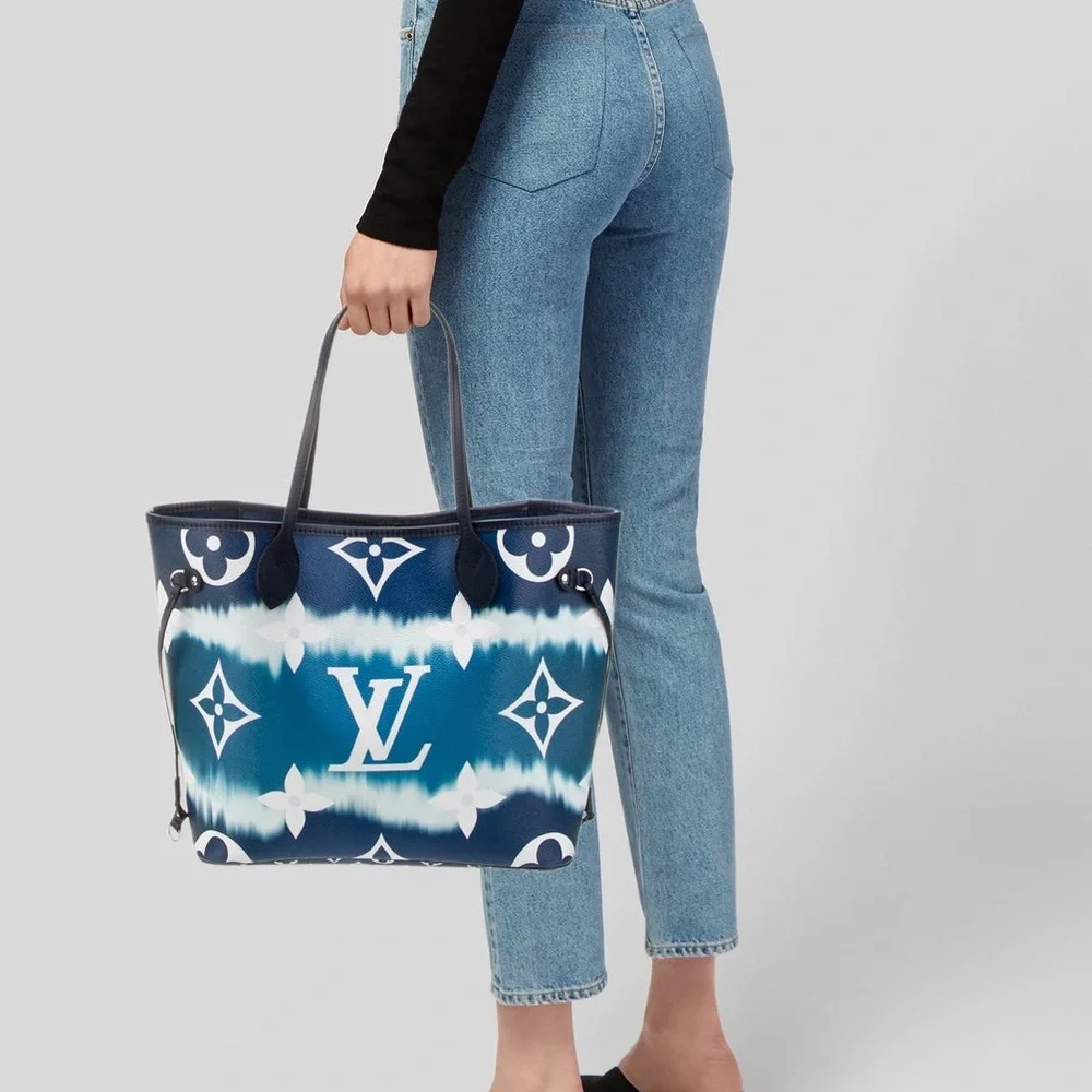 LIKE NEW!  Louis Vuitton Totes - Picture 6 of 7